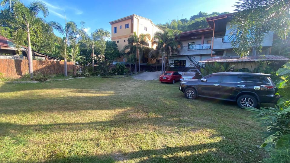 Mom's Shie Restaurant and Apartelle Hotel in La Union