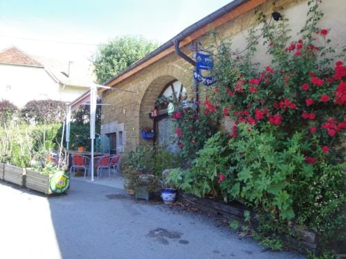 Chambres d'Hotes Pom' Paille Hotel in Jura