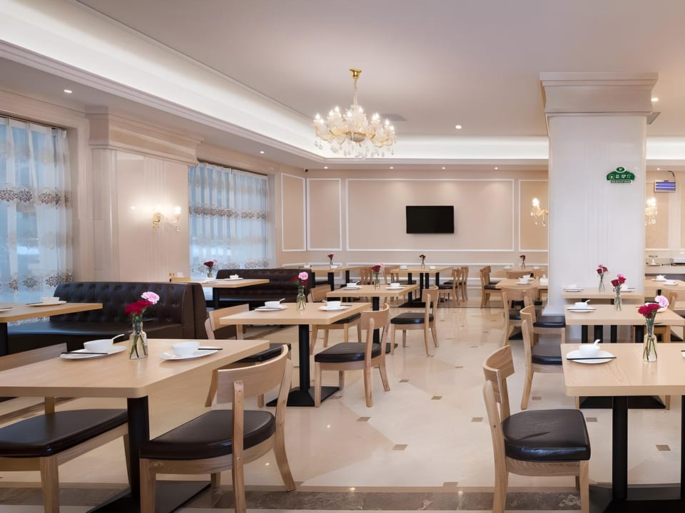 Vienna International Hotel Hangzhou Linping High Speed Railway South Station Hotel in Hangzhou