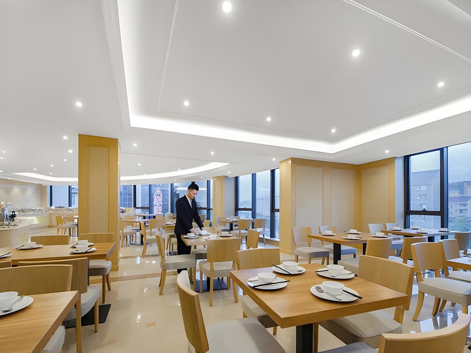 Vienna International Hotel Hangzhou Tonglu Hotel in Hangzhou