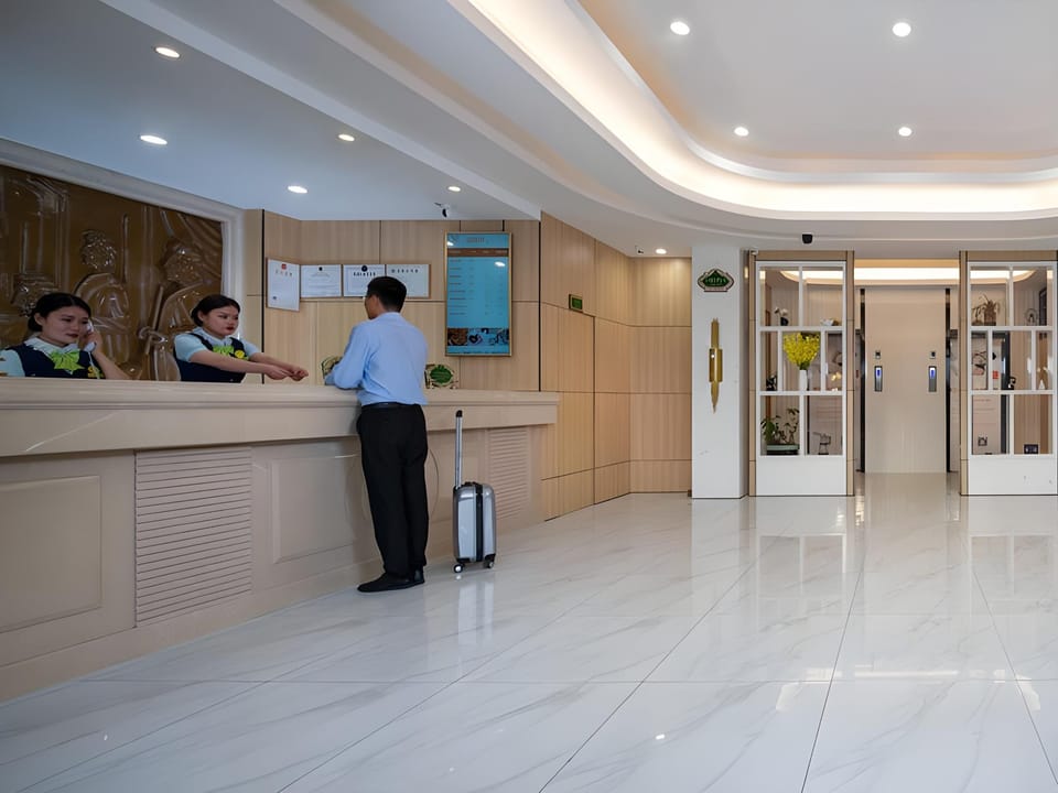 Vienna Classic Hotel Xiaoshan Airport Yongsheng Road metro Station Hotel in Hangzhou