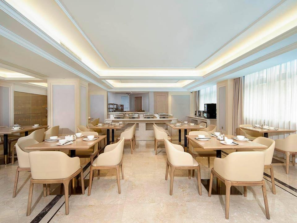 Vienna Hotel 5.0 Jiangxi Shangrao Guangfeng wood carving City Hotel in Zhejiang