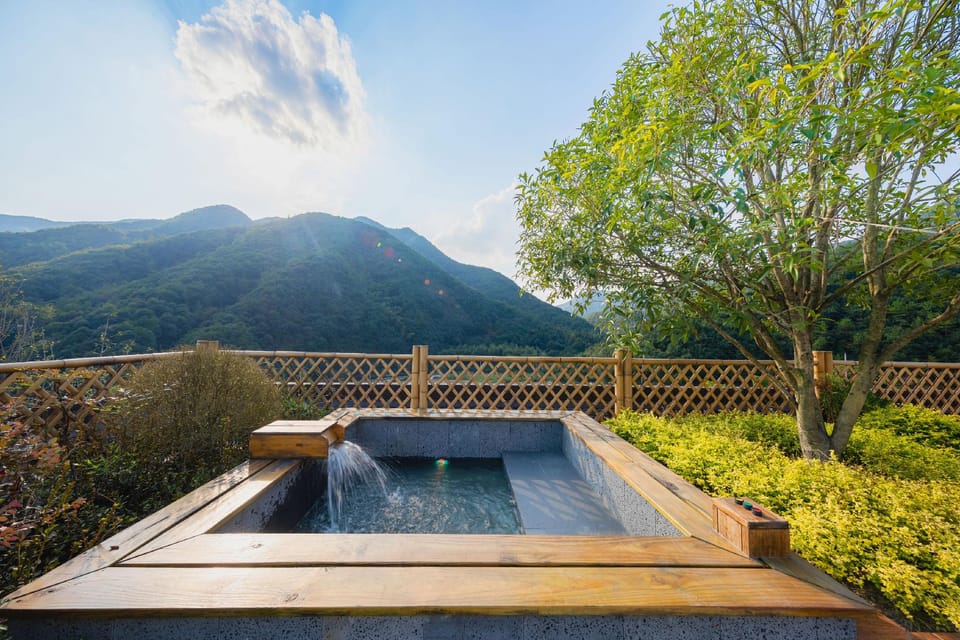 Narada Luojiayuan Resort Hotel in Hangzhou