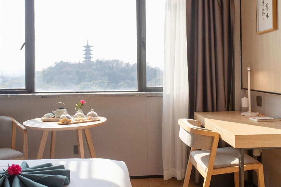 New Century Yi Ju Hotel (Jindi Intime Store, Lu Xun's Former Residence Hotel in Hangzhou