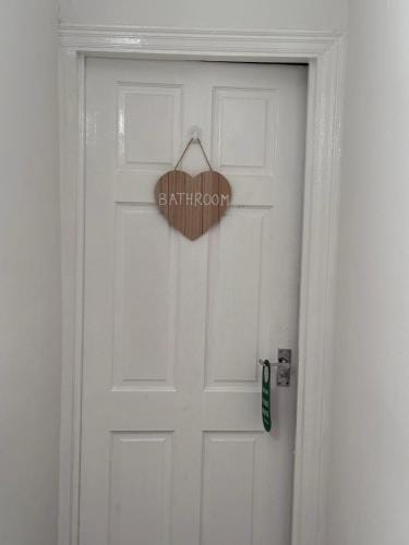 2 Bedroom House Hotel in Nottingham