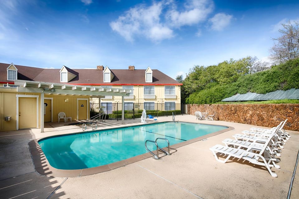 Red Lion Inn and Suites Auburn Hotel in Auburn