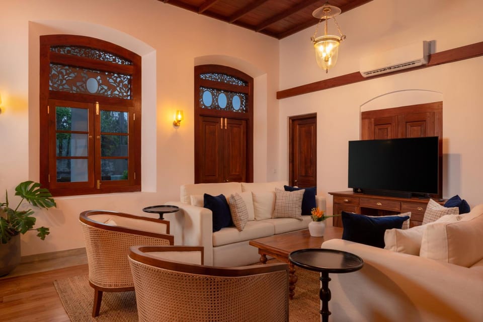 Shared lounge/TV area