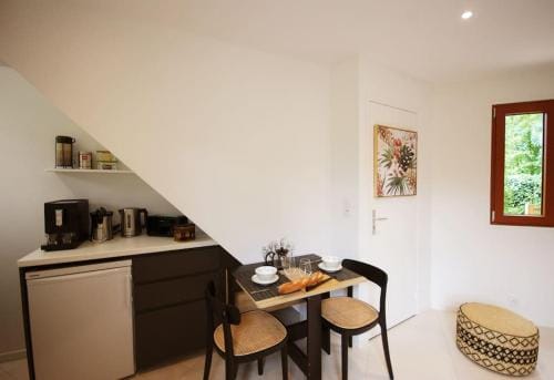 Studio - Confort Climatise - Le Refuge de Charles Hotel in Île-de-France