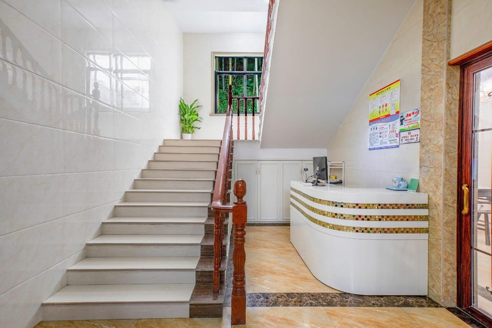 Junya Zhuman Homestay (Cloud Grassland Panda Tribe Adventure Park Branch) Hotel in Hangzhou