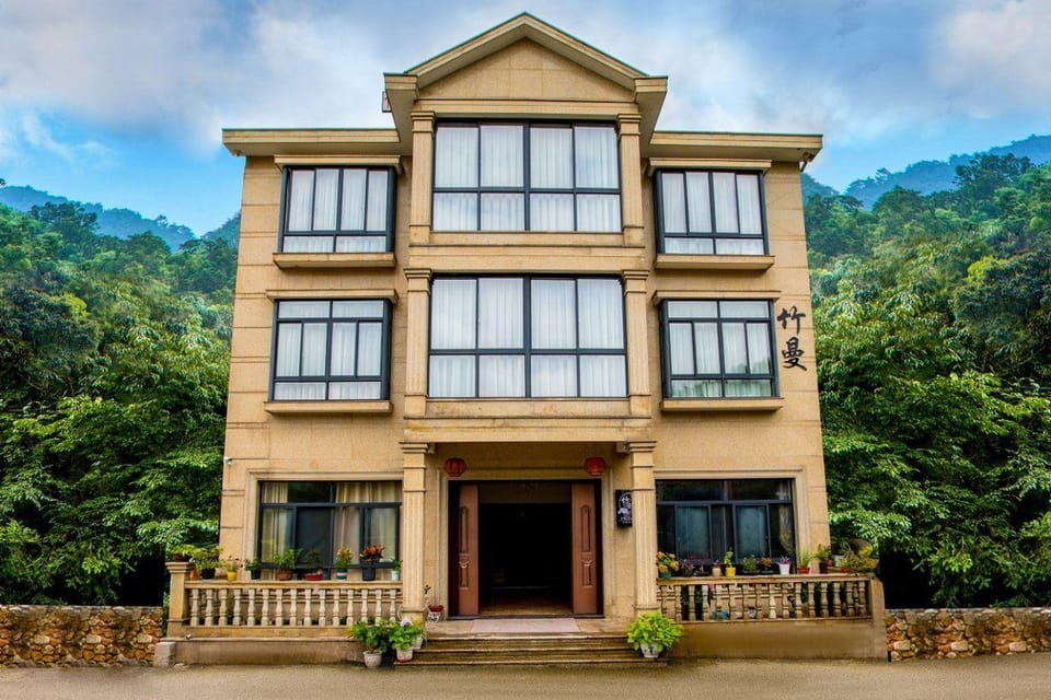 Junya Zhuman Homestay (Cloud Grassland Panda Tribe Adventure Park Branch) Hotel in Hangzhou