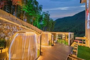 Jingsu, Starry Sky Swimming Pool Bar, Mountain View and River Tracing Parent Child Resort Villa Hotel in Hangzhou
