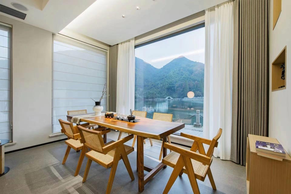 Xiongxiongjia Wangmeishe (Anji Yunshang Grassland Store) Hotel in Hangzhou