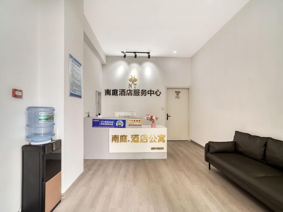 July Giant Screen Cinema Apartment (Hangzhou Jiangnan Town Tonglu East Railway Station Branch) Hotel in Hangzhou