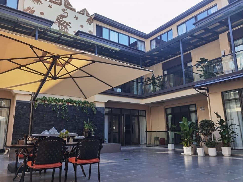 Yujing Courtyard Inn Hotel in Laos