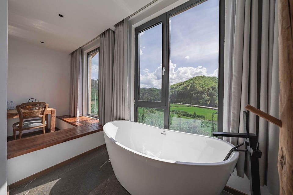 July in the Wild: Private Hot Spring in the Sky Garden - Luxurious Wilderness Accommodation Hotel in Hangzhou