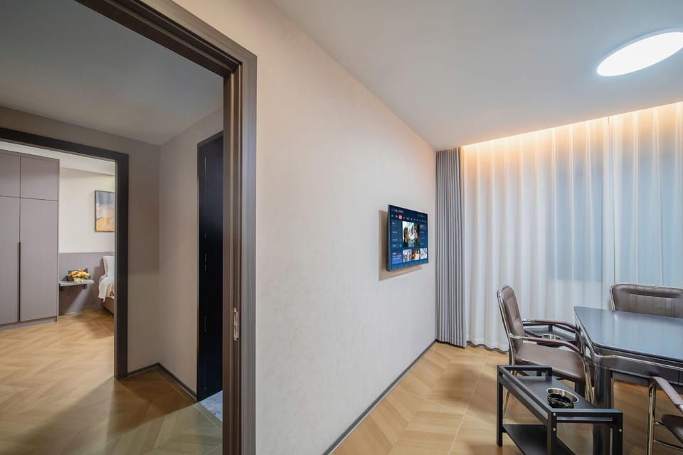 Wilderness Travel: Smart Luxury Homestay (Ming and Qing Palace Branch) Hotel in Zhejiang