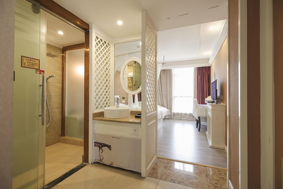 Maitreya First Encounter Art Inn Hotel in China
