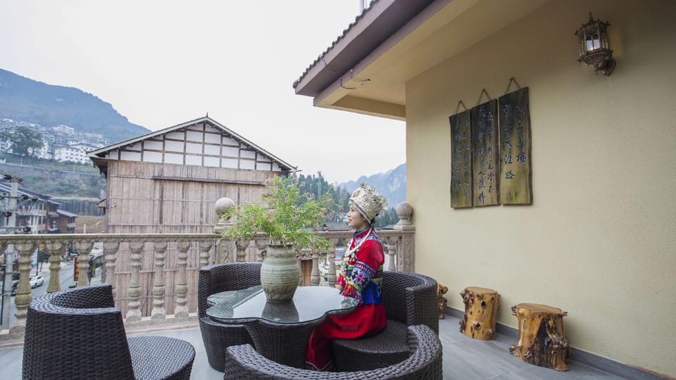 Shallow Mountain Gallery B&B Hotel in Sichuan
