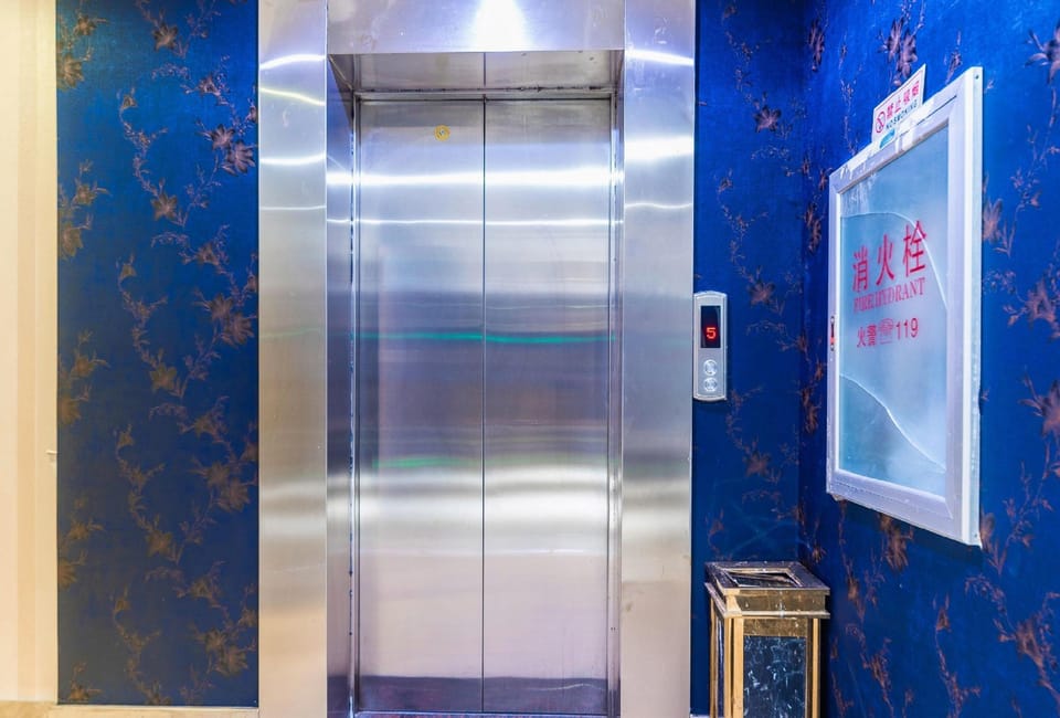 Jinfuli Business Hotel (Shifeng Fountain Ecological Park Branch) Hotel in Zhejiang