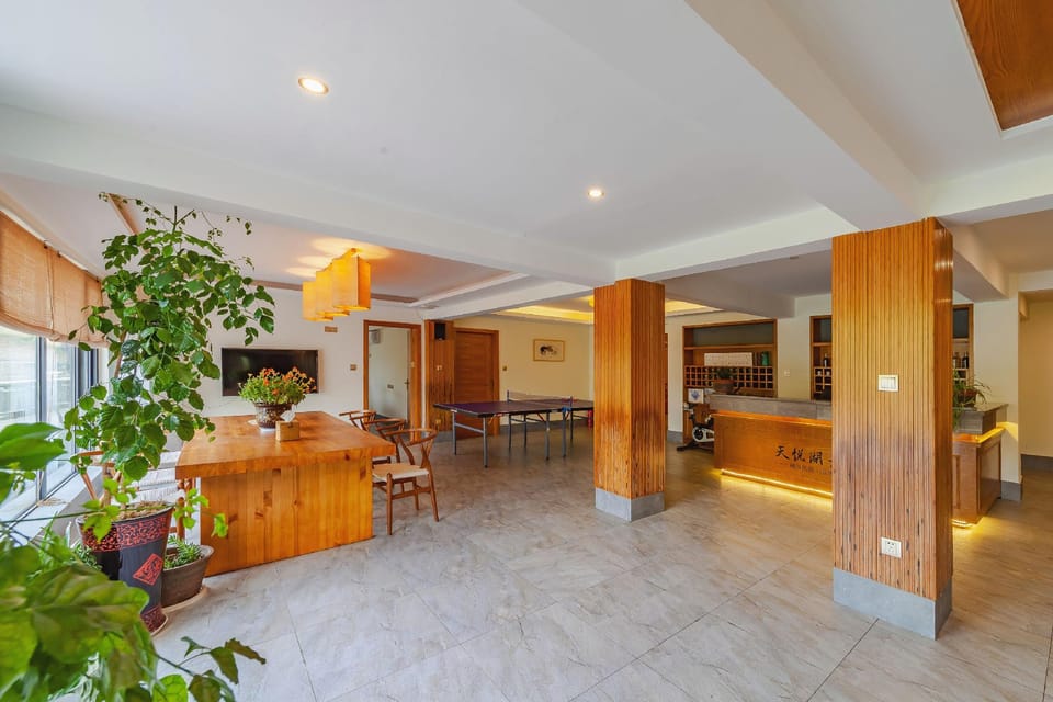 Tianyue Lakeside Residence Hotel in Hangzhou