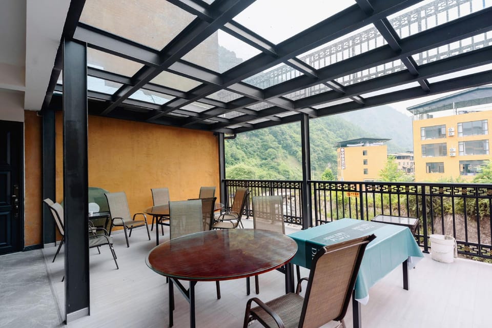 Wolong Jiayuan Hotel Hotel in Chengdu