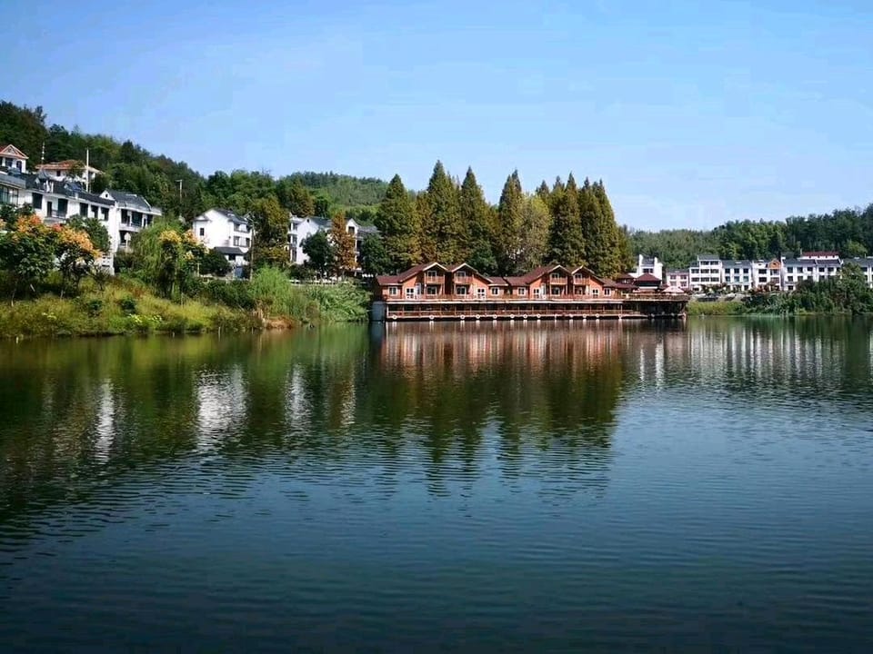 Naked Retreats Resort Hotel in Hangzhou