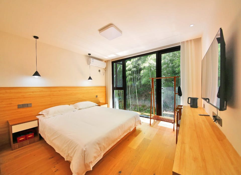 Ajiao Mountain Villa in the Northern Zhejiang Grand Canyon Hotel in Hangzhou