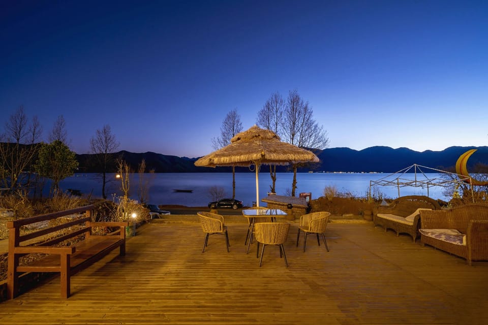 Bi'an Hualou Blue Classic Lakeside Villa (Lugu Lake Lover's Beach Branch) Hotel in Sichuan