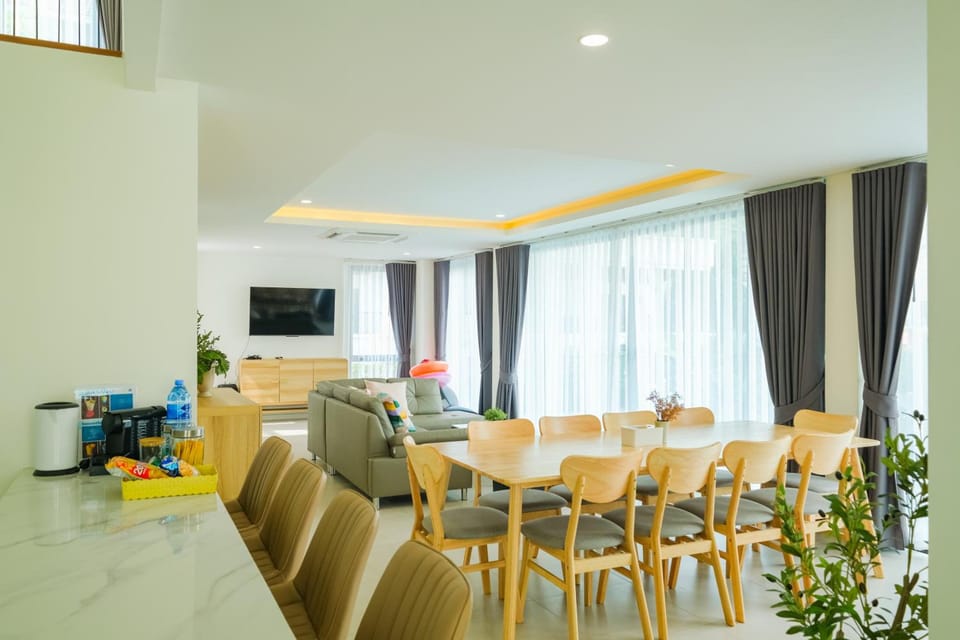 Shared lounge/TV area