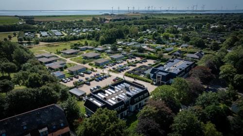 Garden Suites with private hot tub Lodge in Burgh-Haamstede