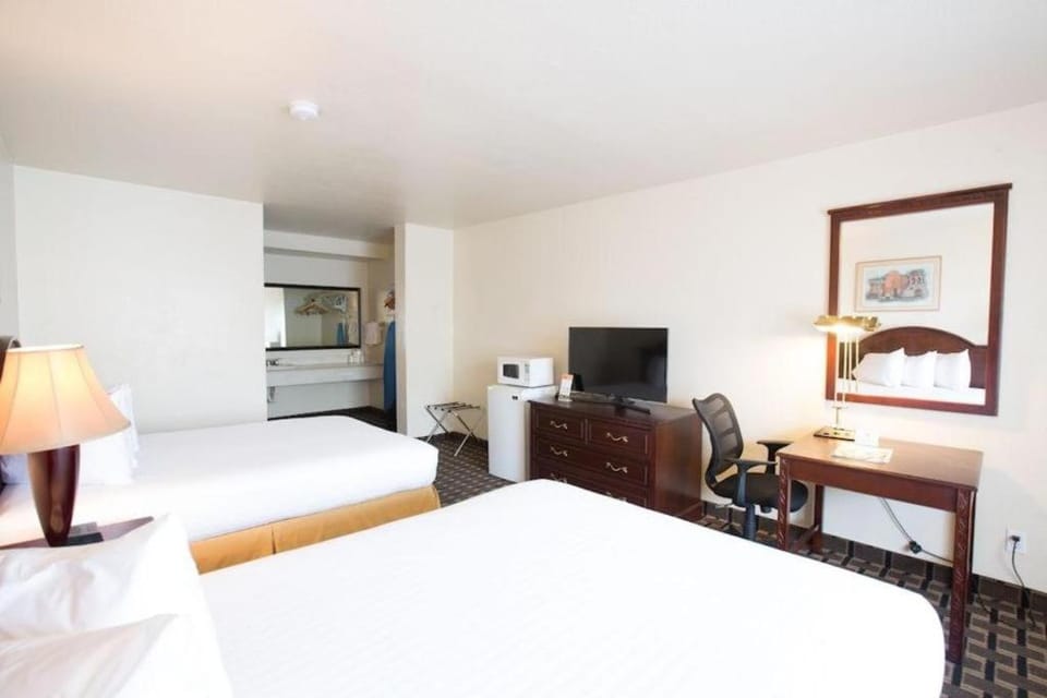 Anaheim Express Inn Hotel in Garden Grove