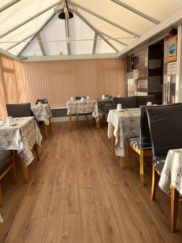 Taldrwst farmhouse guest house Hotel in Rhosyr