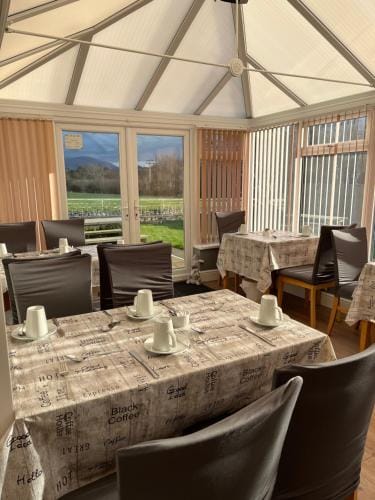 Taldrwst farmhouse guest house Hotel in Rhosyr