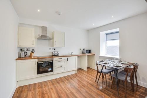 Host & Stay - Canalside Lofts Apartment Hotel in Burnley