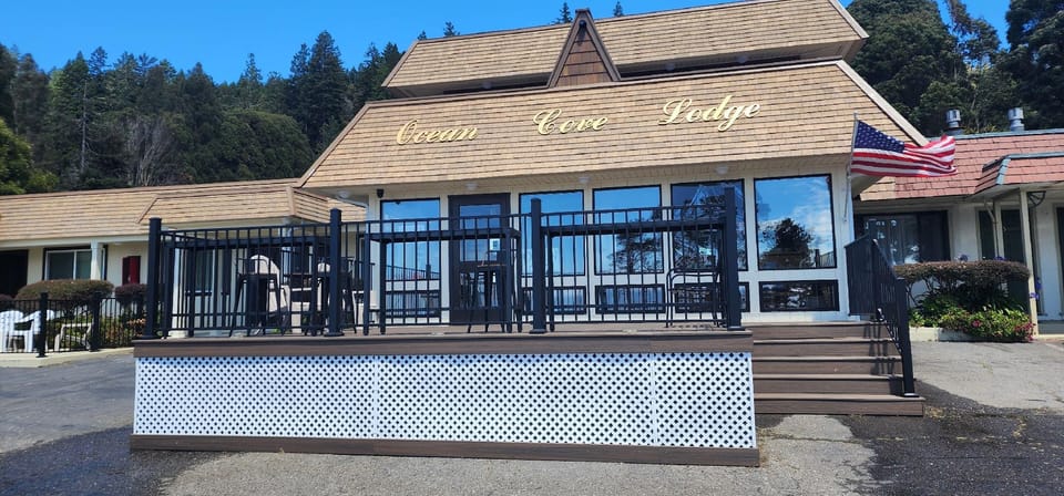 Ocean Cove Lodge Hotel in Sonoma County