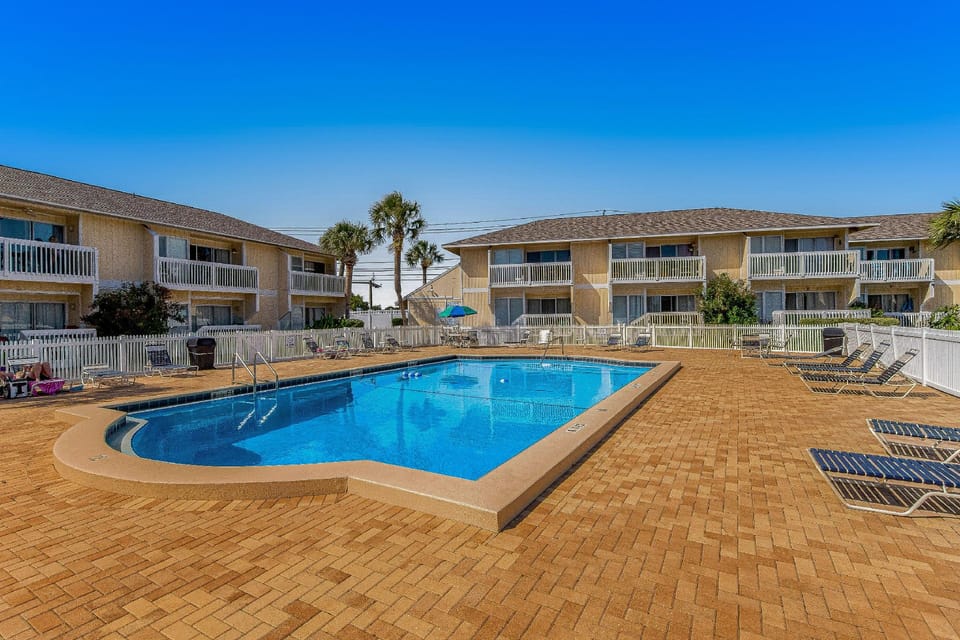 Sandpiper Cove Hotel in Destin
