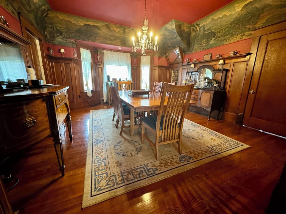 Hubble House Inn Hotel in Washington