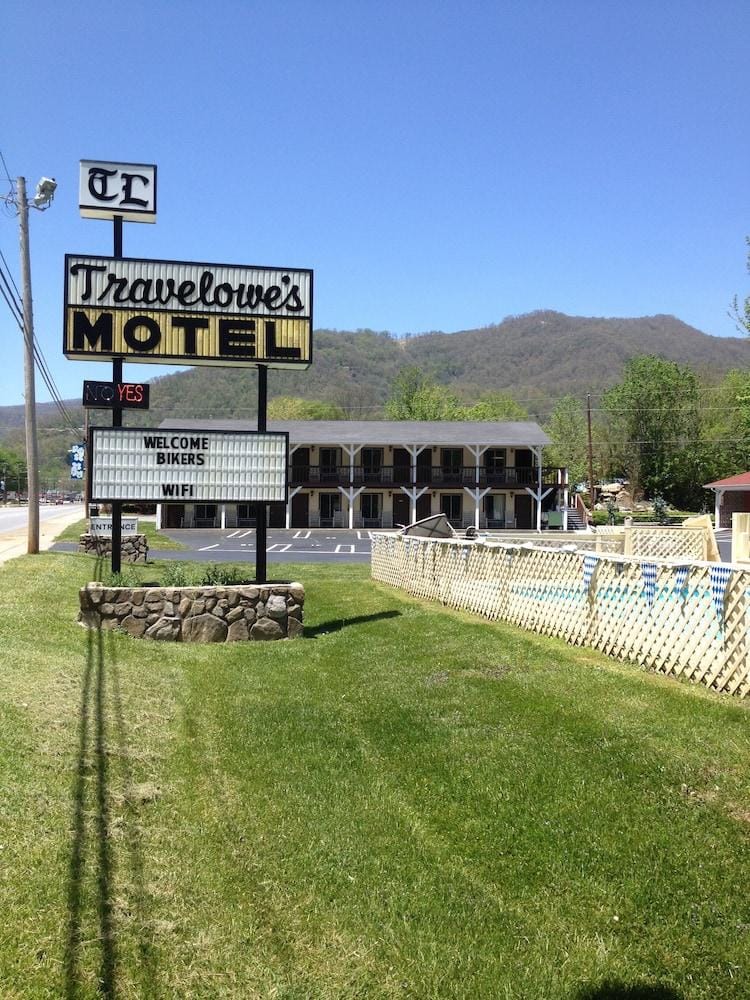 Travelowe's Motel Hotel in Maggie Valley