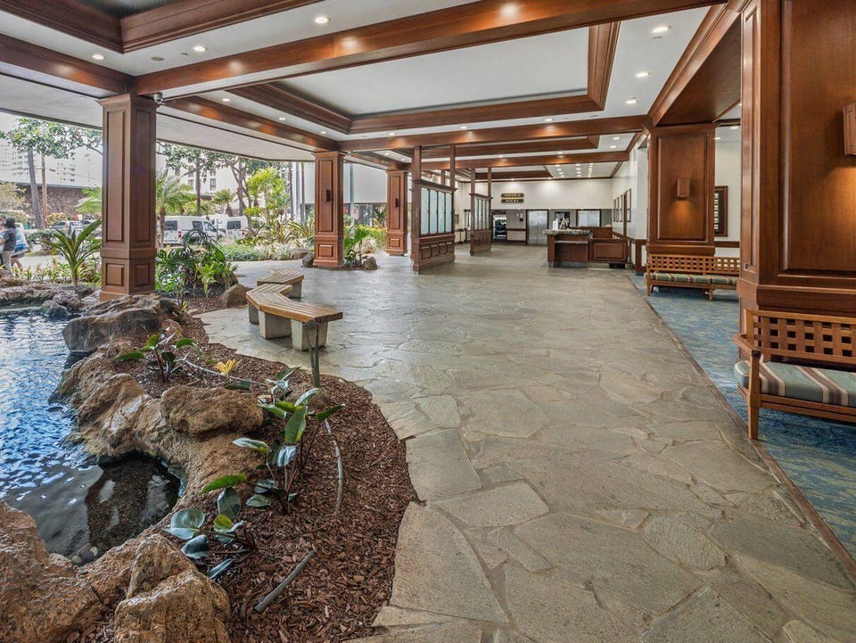 High Floor Ocean View Condo with 2 Double Beds Hotel in Honolulu
