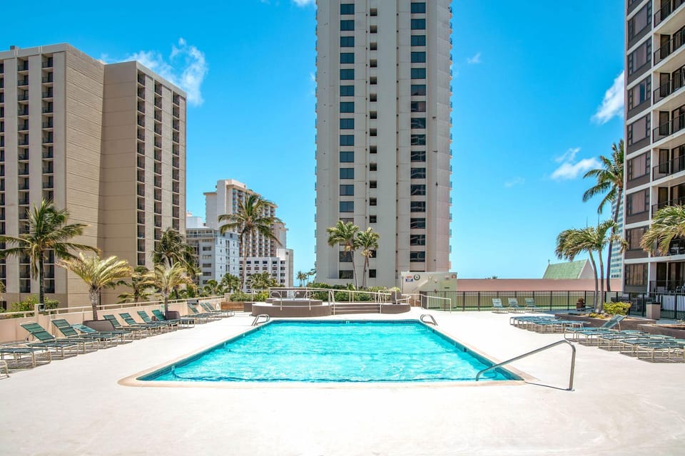 High Floor Ocean View Condo with 2 Double Beds Hotel in Honolulu