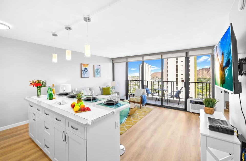 Diamond Head and Ocean views with King Bed and Parking Hotel in Honolulu