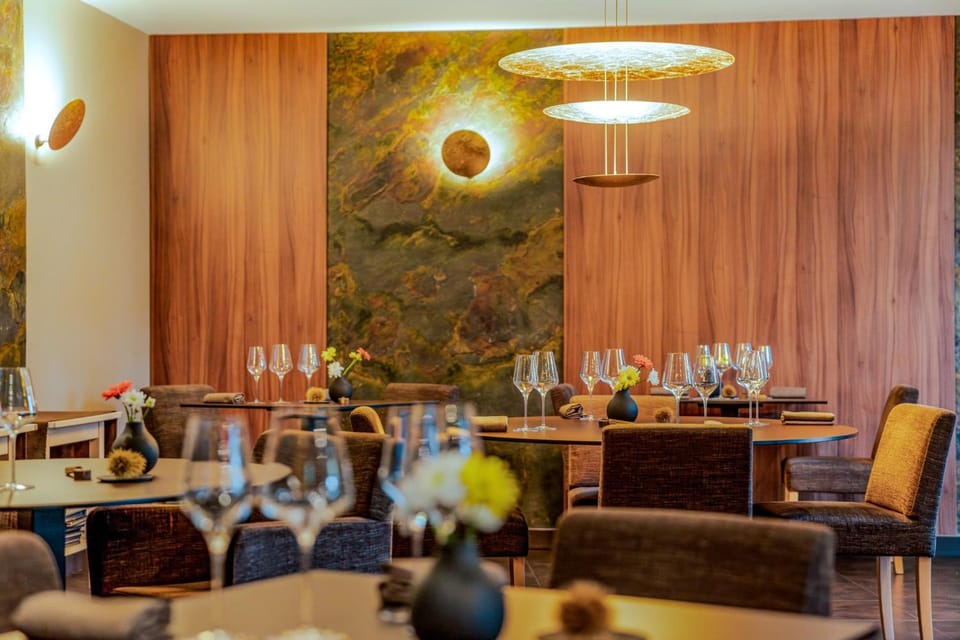 Demeures & Chateaux Auberge de la Tour - Hotel & Restaurants - Marcoles Auvergne Hotel in Auvergne-Rhône-Alpes