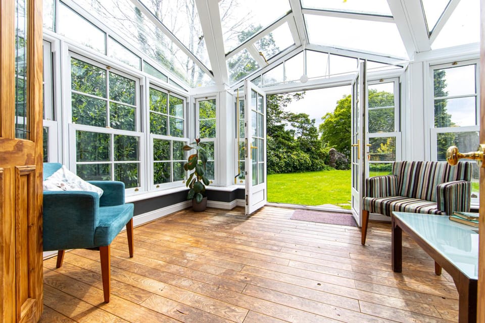 Swansea Valley Holiday Cottages Hotel in Rhos
