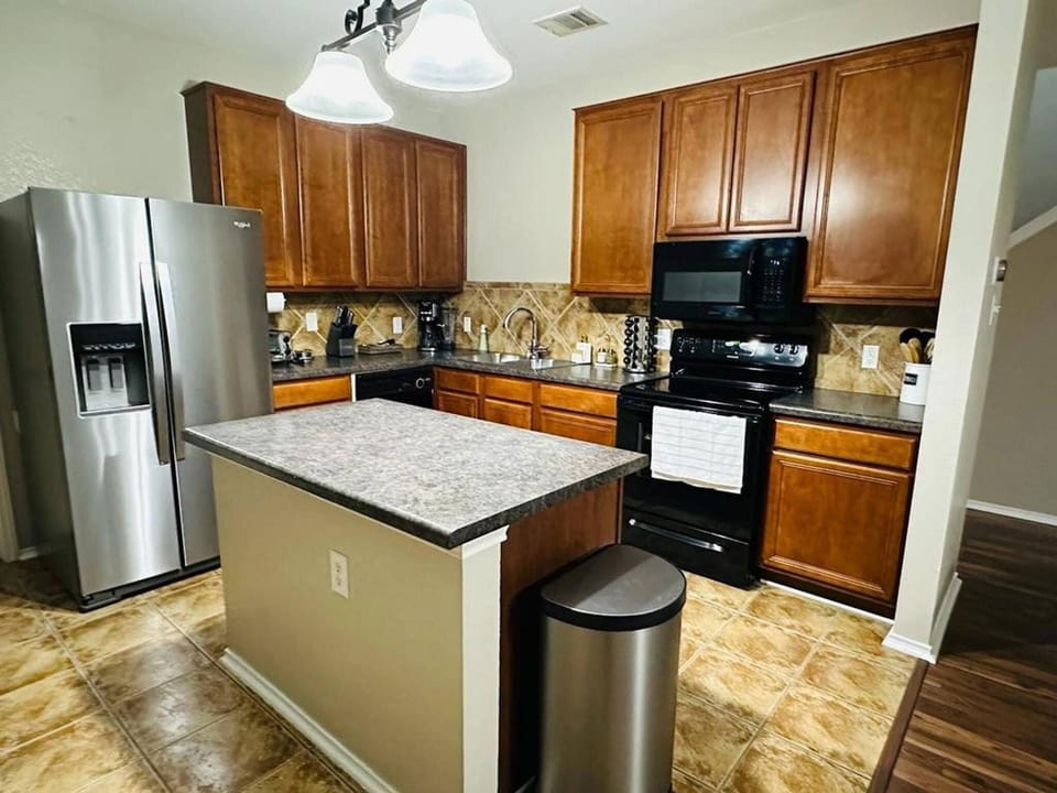 Autin - Family & Groups - Modern Lux Hotel in Round Rock