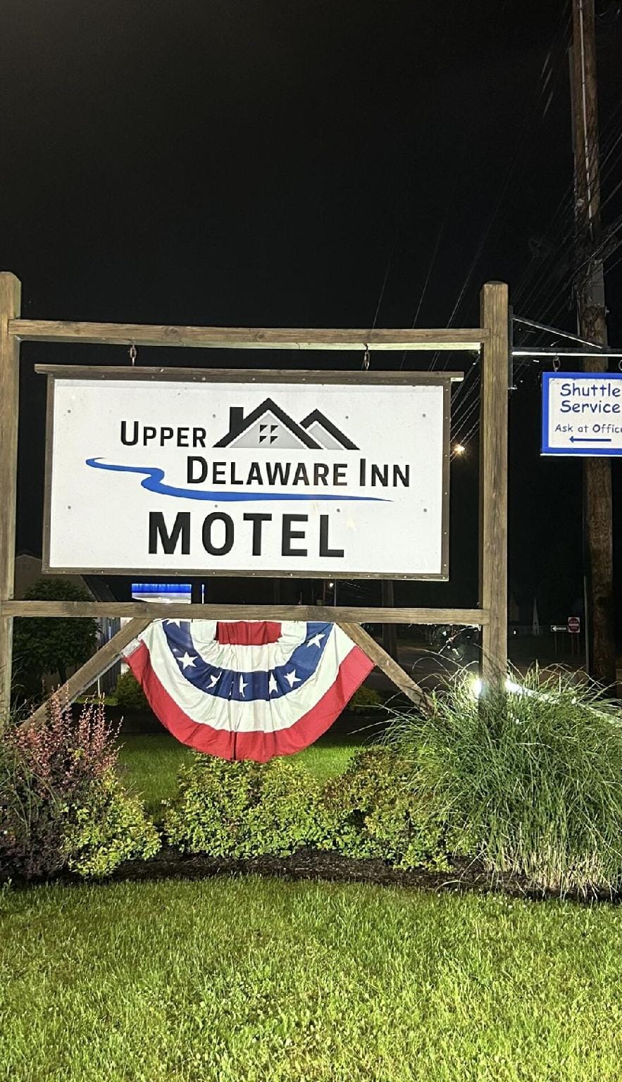 Upper Delaware Inn Hotel in Hancock