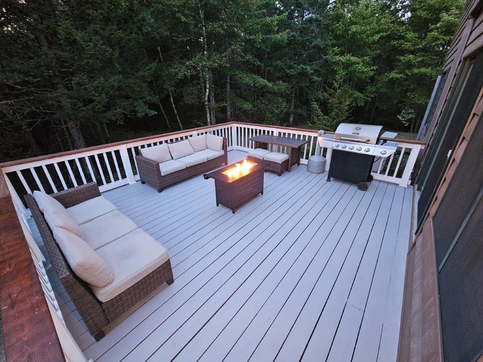 Bear Mountain Lodge Hotel in Maine