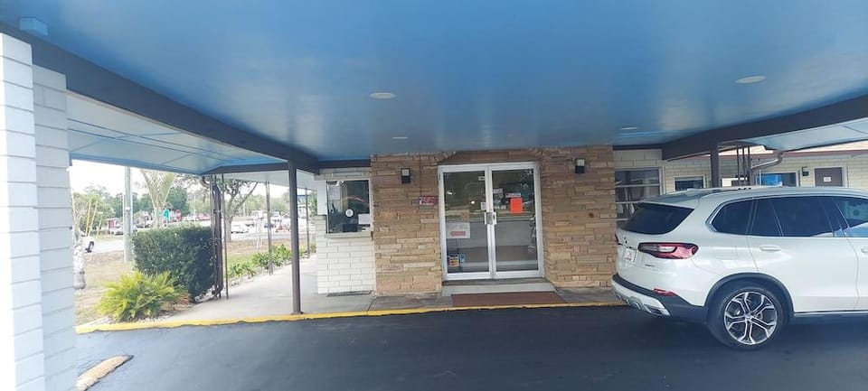 HOTEL BLUE Hotel in DeLand