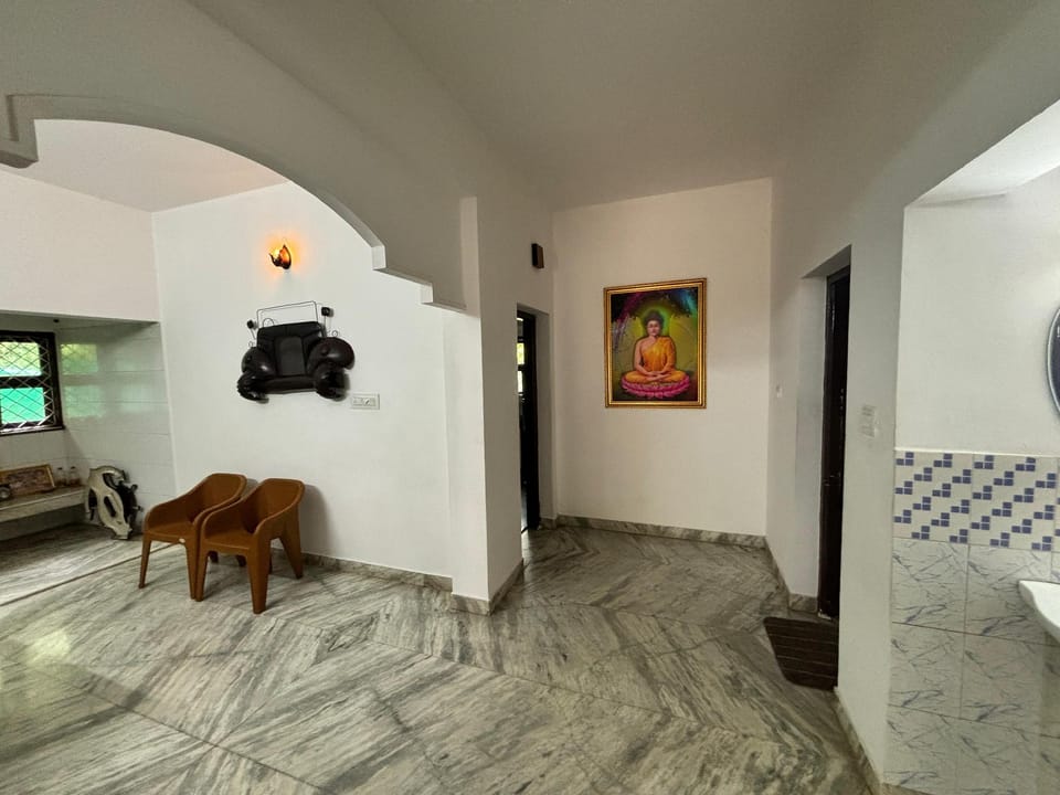 Interconnecting room(s) available