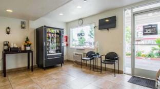 Studio 6 Hotel in Cypress