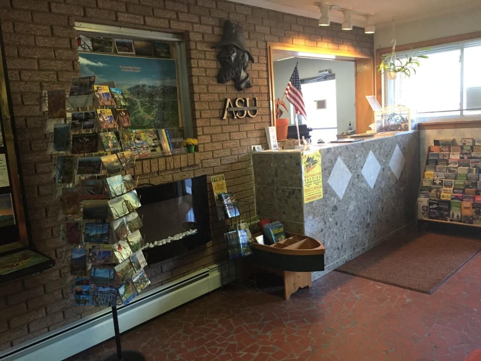Master Hosts Resorts-Highland Hills Cabins Hotel in Boone